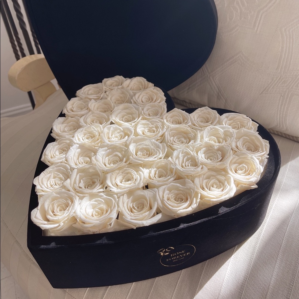 Preserved Ivory White Roses in Black Hatbox